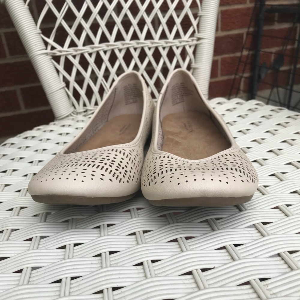 cream colored croft&barrow memory foam flats